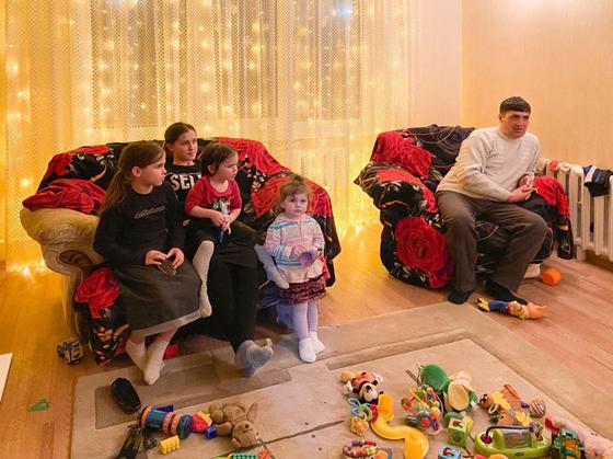 "Рожаем, сколько Бог даст": уникальная семья с 15 детьми живет в Казахстане "Рожаем, сколько Бог даст": уникальная семья с 15 детьми живет в Казахстане