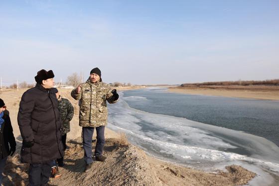 Река Урал подступает к населенному пункту в Атырауской области (фото) Река Урал подступает к населенному пункту в Атырауской области (фото)