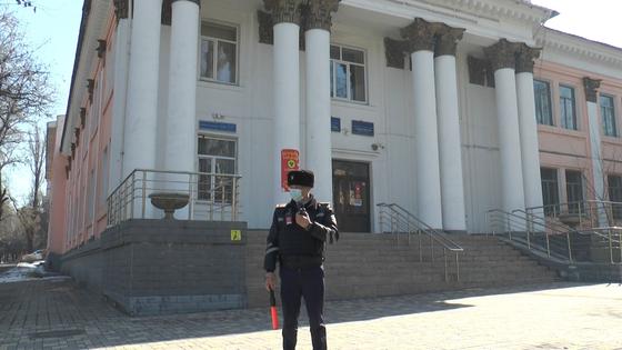 Полиция оцепила школу Полиция оцепила школу