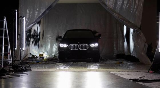 BMW представила «самый черный» автомобиль в мире BMW представила «самый черный» автомобиль в мире