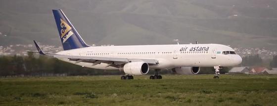 Самолет Air Astana совершил аварийную посадку в Москве Самолет Air Astana совершил аварийную посадку в Москве