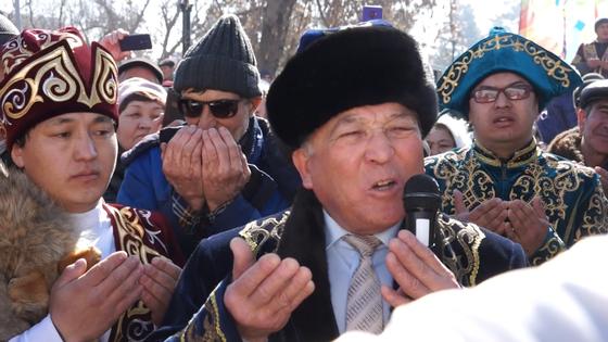 Обрядом «Бата беру» в Павлодаре благословили переименование столицы в честь Елбасы Обрядом «Бата беру» в Павлодаре благословили переименование столицы в честь Елбасы