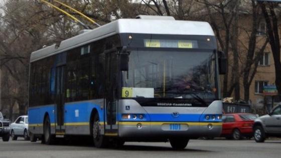 Транспортный коллапс создали троллейбусы в Алматы Транспортный коллапс создали троллейбусы в Алматы
