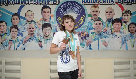 Одной левой: сотрудница СОБР из Нур-Султана завоевывает призовые места по рукопашному бою Одной левой: сотрудница СОБР из Нур-Султана завоевывает призовые места по рукопашному бою