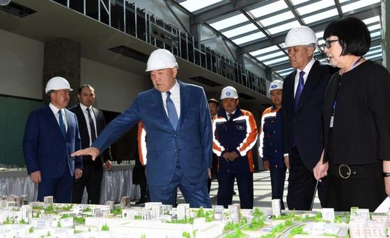 Назарбаев посетил новый физкультурный комплекс в Алматинской области Назарбаев посетил новый физкультурный комплекс в Алматинской области