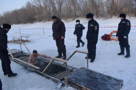 Прорубь в Уральске Прорубь в Уральске