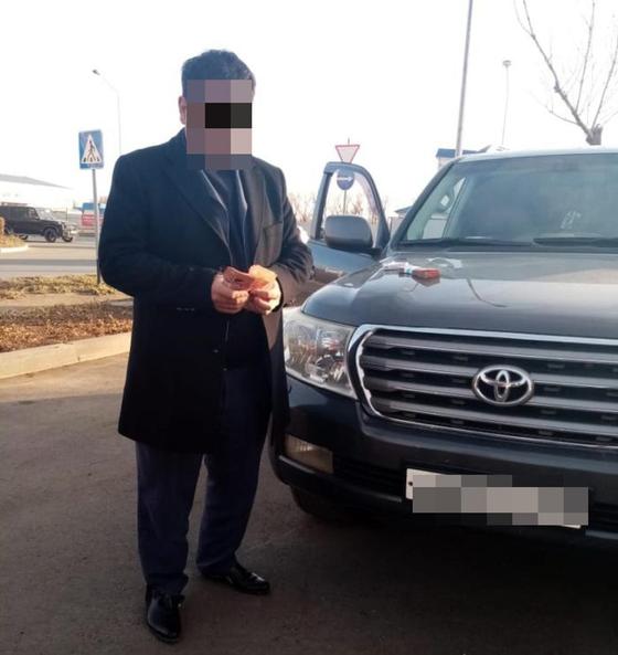 Кортеж из 60 джипов в Уральске: оказалось, что так мужчина отметил развод Кортеж из 60 джипов в Уральске: оказалось, что так мужчина отметил развод