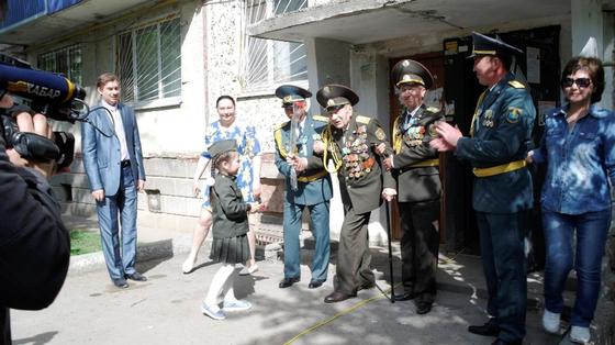 Старейшего ветерана войны поздравили с оркестром в Уральске (фото, видео) Старейшего ветерана войны поздравили с оркестром в Уральске (фото, видео)