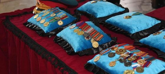 Крушение самолета в Алматы: прошли похороны генерала Кайдарова Крушение самолета в Алматы: прошли похороны генерала Кайдарова