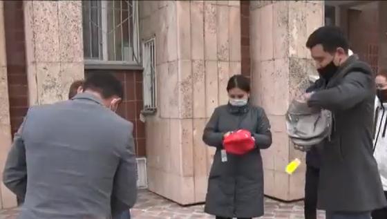 Уничтожение поддельных сумок Уничтожение поддельных сумок