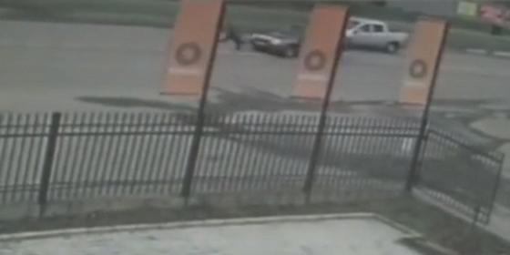 Сбитый автомобилем пешеход сбежал с места ДТП в Усть-Каменогорске (видео) Сбитый автомобилем пешеход сбежал с места ДТП в Усть-Каменогорске (видео)