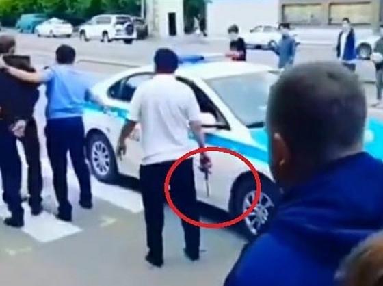 Житель Темиртау с ножом на глазах у людей угрожал убийством пассажиру автобуса Житель Темиртау с ножом на глазах у людей угрожал убийством пассажиру автобуса