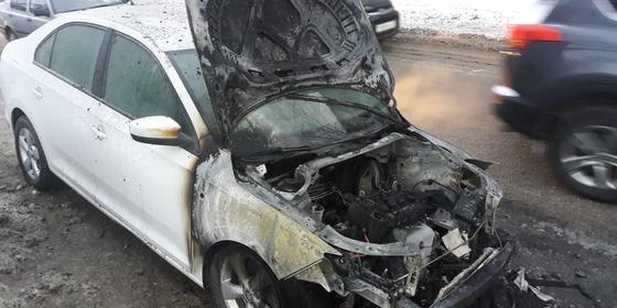 Автомобиль загорелся на ходу в Уральске Автомобиль загорелся на ходу в Уральске