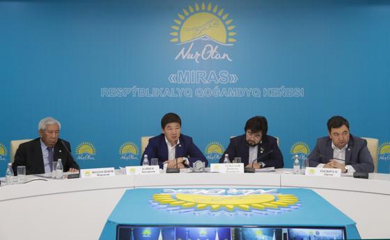 «Nur Otan» партиясында мемлекеттік тілді дамыту жайы сөз болды «Nur Otan» партиясында мемлекеттік тілді дамыту жайы сөз болды