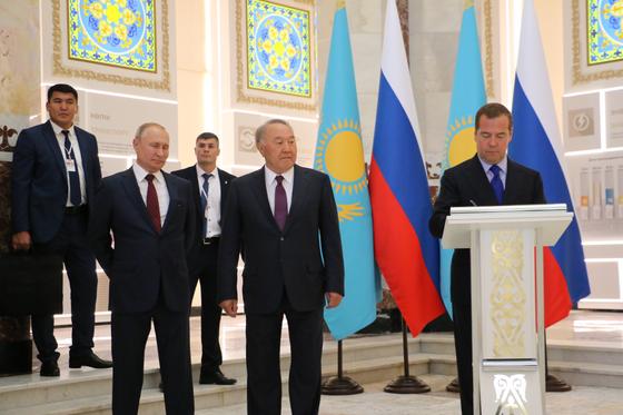 Назарбаев и Путин вместе прогулялись по Москве (фото) Назарбаев и Путин вместе прогулялись по Москве (фото)