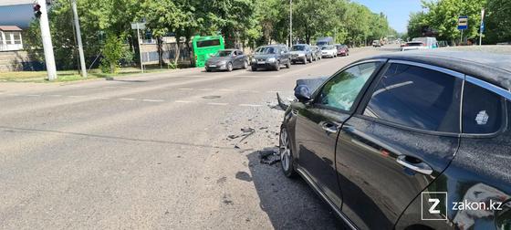 Автомобиль попал в аварию Автомобиль попал в аварию