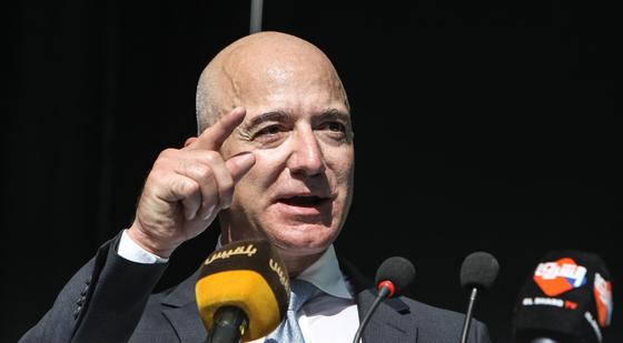 Глава Amazon заработал почти 10,2 трлн тенге благодаря коронавирусу Глава Amazon заработал почти 10,2 трлн тенге благодаря коронавирусу