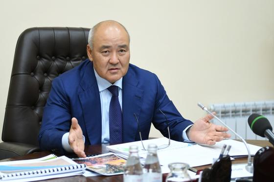 Шукеев ответил на обвинения о приеме на работу родственников Шукеев ответил на обвинения о приеме на работу родственников