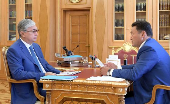 Қасым-Жомарт Тоқаев пен Болат Бақауов. Фото: Ақорда Қасым-Жомарт Тоқаев пен Болат Бақауов. Фото: Ақорда