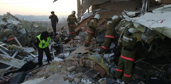Число погибших при крушении самолета в Алматы увеличилось до 14 Число погибших при крушении самолета в Алматы увеличилось до 14