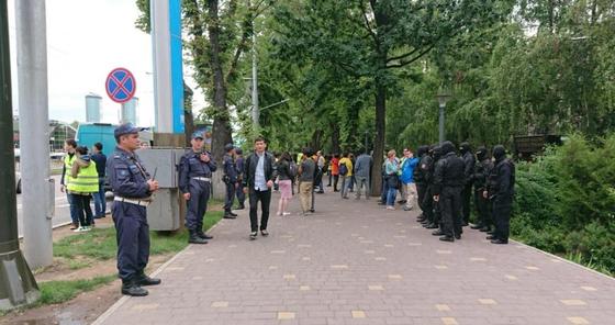 Власти Алматы разрешили митингующим собраться Власти Алматы разрешили митингующим собраться