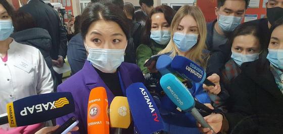 Ажар Гиният общается с журналистами Ажар Гиният общается с журналистами