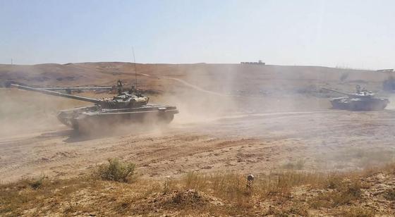 Военная техника в степи Военная техника в степи