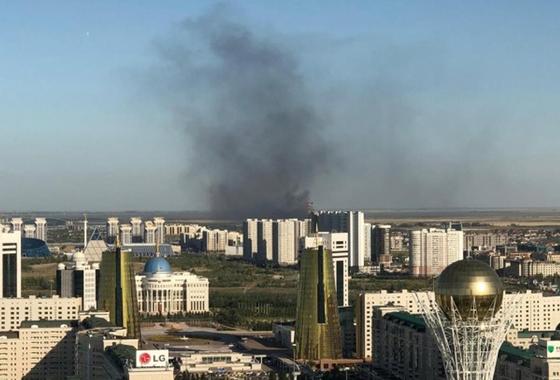 Столб дыма на левобережье Нур-Султана напугал астанчан Столб дыма на левобережье Нур-Султана напугал астанчан