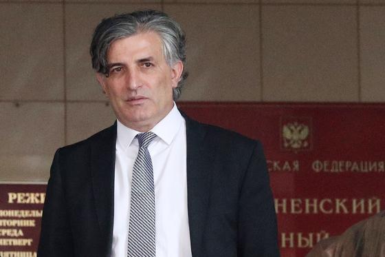 Эльман Пашаев около Пресненского суда Эльман Пашаев около Пресненского суда