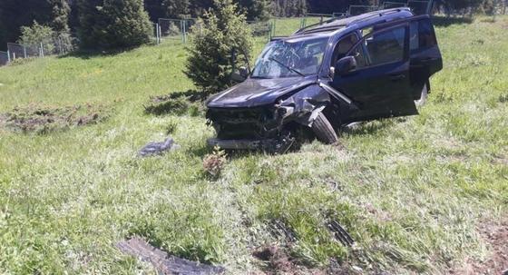 Land Cruiser c пассажирами сорвался с обрыва в районе БАО Land Cruiser c пассажирами сорвался с обрыва в районе БАО
