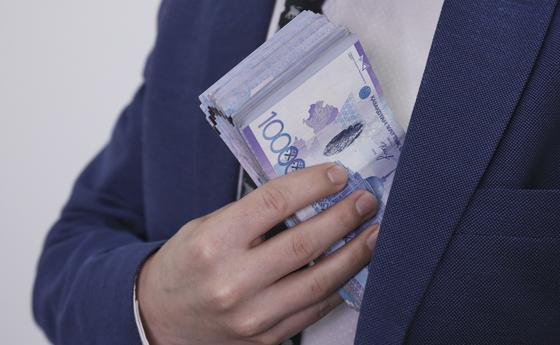 Чиновника из акимата Жамбылской области заподозрили в хищении 50 млн тенге Чиновника из акимата Жамбылской области заподозрили в хищении 50 млн тенге