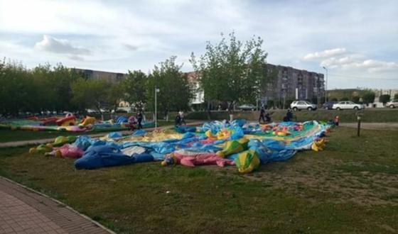 Один ребенок скончался и двое пострадали после опрокидывания батута в Караганде Один ребенок скончался и двое пострадали после опрокидывания батута в Караганде