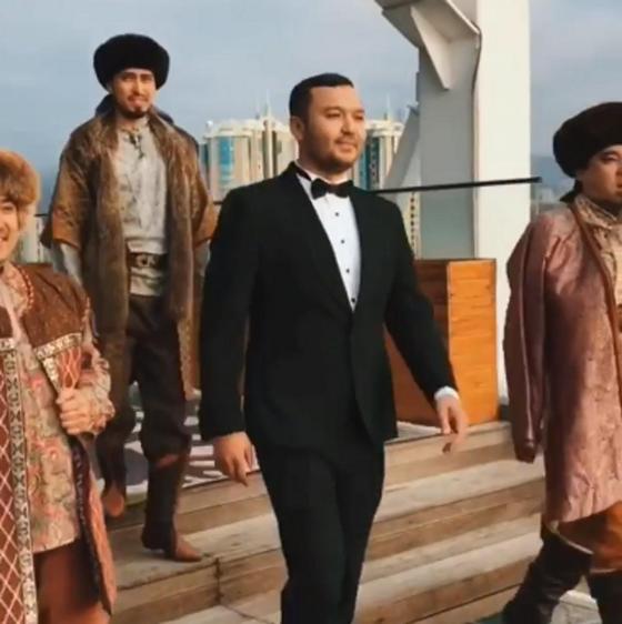Видеодан кадр: Instagram/svadba.kz.weddingmal Видеодан кадр: Instagram/svadba.kz.weddingmal