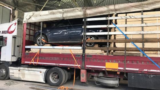 Ұрланған көлікті ағаш арасына жасырып, шетелге апара жатқан жүргізуші ұсталды Ұрланған көлікті ағаш арасына жасырып, шетелге апара жатқан жүргізуші ұсталды