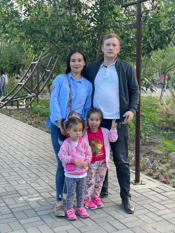 Артем Райзих отбасымен Артем Райзих отбасымен