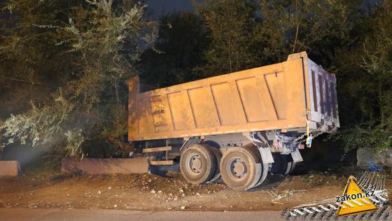 Грузовик, участвовавший в аварии Грузовик, участвовавший в аварии