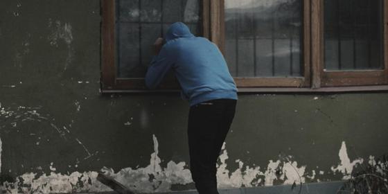 Домушники ограбили 3 квартиры в одном доме в Алматы Домушники ограбили 3 квартиры в одном доме в Алматы