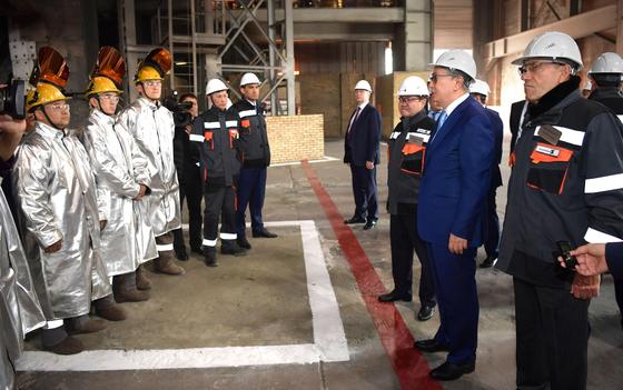 На Актюбинском заводе ферросплавов Главе государства презентовали проект «Народный контроль» На Актюбинском заводе ферросплавов Главе государства презентовали проект «Народный контроль»