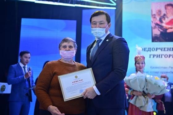 Вручение благодарственного письма Вручение благодарственного письма