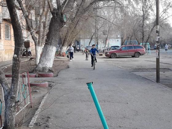 Ушли с центральных улиц во дворы: как изменился Павлодар при карантине Ушли с центральных улиц во дворы: как изменился Павлодар при карантине