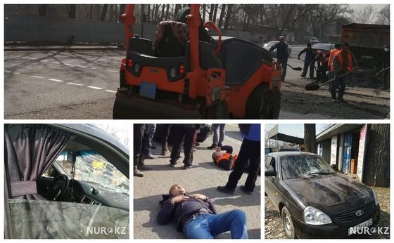 Алматыда жол жөндеп жатқан жұмысшыларды көлік қағып кетті (фото) Алматыда жол жөндеп жатқан жұмысшыларды көлік қағып кетті (фото)
