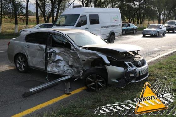 Двое человек погибло в страшной аварии на трассе Алматы-Бишкек (фото) Двое человек погибло в страшной аварии на трассе Алматы-Бишкек (фото)