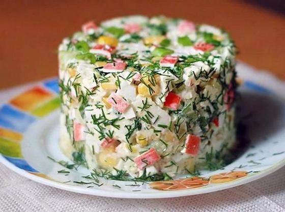 Салат с крабовыми палочками и рисом: рецепт Салат с крабовыми палочками и рисом: рецепт