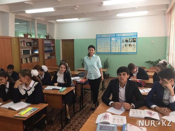 Гүлзира Байділдаева сабақ барысында. Фото: NUR.KZ. Гүлзира Байділдаева сабақ барысында. Фото: NUR.KZ.