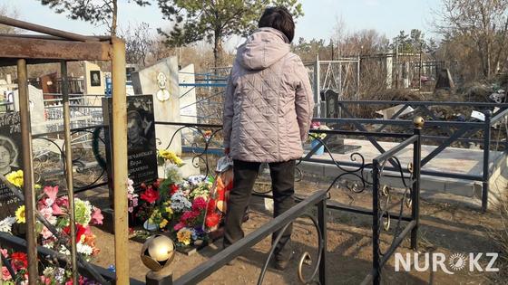 Павлодарцы накрывают столы на кладбище как в элитном ресторане Павлодарцы накрывают столы на кладбище как в элитном ресторане
