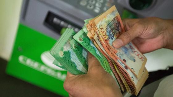 Почему курс тенге отличается в обменниках и на бирже, объяснили в Нацбанке Почему курс тенге отличается в обменниках и на бирже, объяснили в Нацбанке