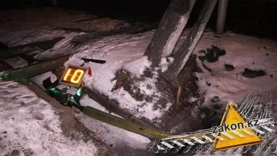 Водитель BMW сбежал, устроив ДТП в Алматы (фото) Водитель BMW сбежал, устроив ДТП в Алматы (фото)