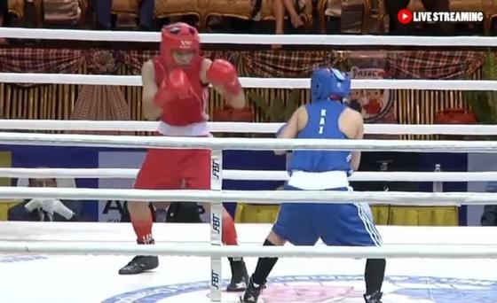 Появилось видео боя казахстанской боксерши с вьетнамской "соперницей", оказавшейся парнем Появилось видео боя казахстанской боксерши с вьетнамской "соперницей", оказавшейся парнем