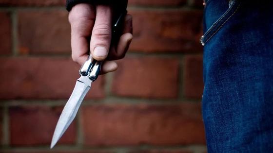 Солтүстік Қазақстанда қарулы ер адам үйге кіріп, бойжеткенді тонап кеткен Солтүстік Қазақстанда қарулы ер адам үйге кіріп, бойжеткенді тонап кеткен
