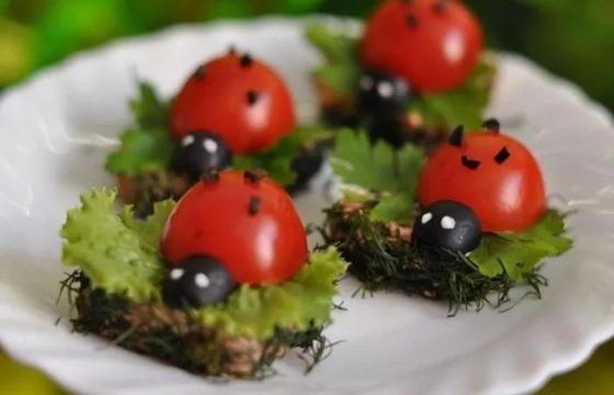 Канапе "Божьи коровки" Канапе "Божьи коровки"